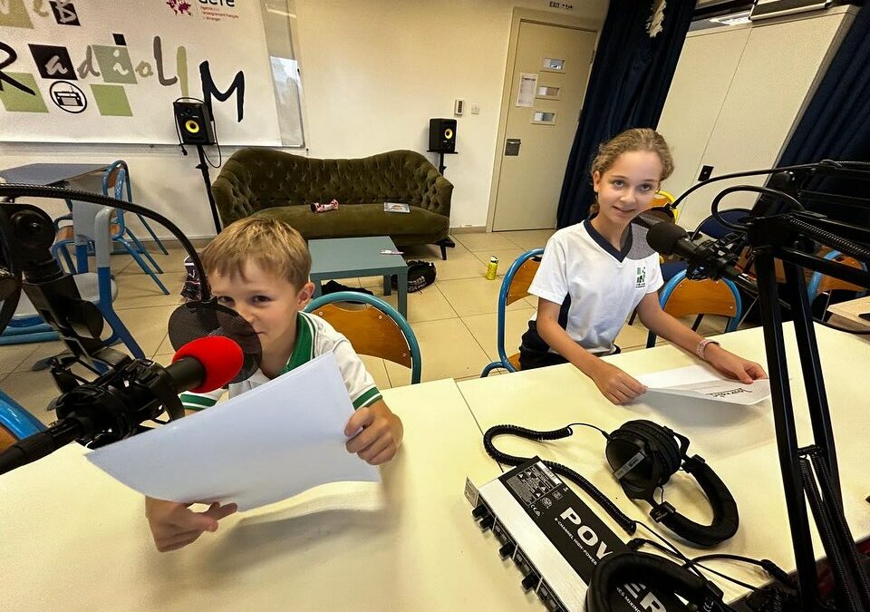 Découvrez les aventures des petits reporters de nos activités extra-scolaires !